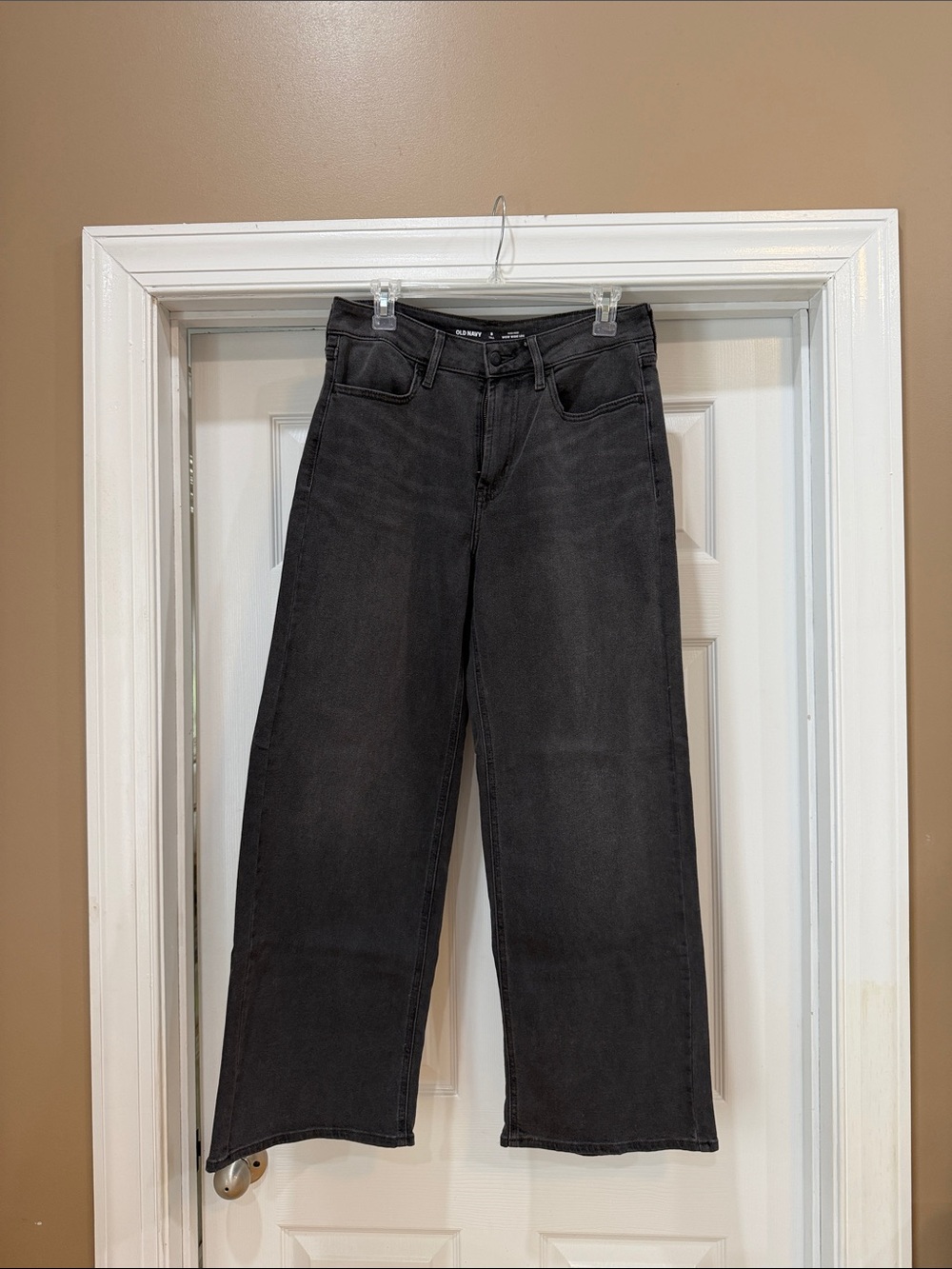 Old Navy Wide-Leg Black Jeans cropped.  WOW Sz 8/TALL. EUC.